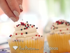 Grosse titten, Blasen, Vollbusig, Schwanz, Hundestellung, Hardcore, Reif, Milf