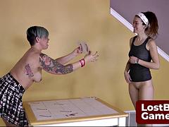 美女, デカパイ, 茶髪の, ゲーム, レズビアン, ストリップ