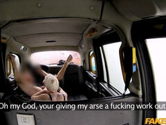 Gros seins, Blonde, Sucer une bite, Plantureuse, Gorge profonde, En levrette, Cheveux courts, Nénés