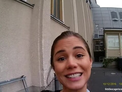 Achter de coulissen, Tsjechisch, Duits, Zoenen, Natuurlijke tieten, Pornster, Kut duiken, Realiteit