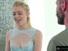 Salle de bains, Grosse bite, Sucer une bite, En gros plan de très près, Première fois, Branlette thaïlandaise, Fessée, Nénés