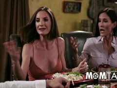 Gros seins, Sucer une bite, Famille, Mère que j'aimerais baiser, Maman, Surprise, Tabou, Plan cul à trois