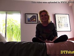 Grosser schwanz, Blondine, Geile alte tussi, Lecken, Milf, Muschi, Realität, Schreiend