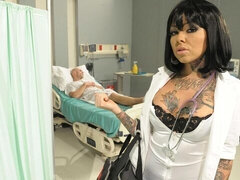 Gros cul, Grosse bite, Gros seins, Blonde, Sucer une bite, Médecin, En levrette, Mère que j'aimerais baiser