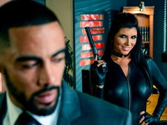 Cul, Sucer une bite, Brunette brune, Plantureuse, Queue, Grosse, Latex, Mère que j'aimerais baiser