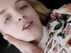 Blonde, Sucer une bite, Preservatif, Culottes ou slips, Petite femme, Pov, Tabou, Adolescente