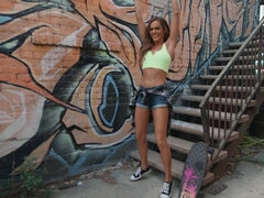 Brooklyn Gray's Seductive Dance of Desire on Whengirlsplay