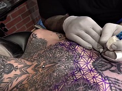 Grote mammen, Doordringend, Tatoeage, Speelgoed