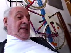 Enthousiasteling, Opa, Openbaar