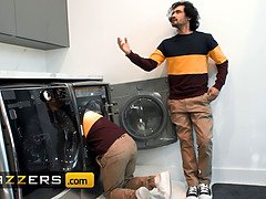 Sweet Vickie gets her shaved pussy stretched by two hung studs - BRAZZERS