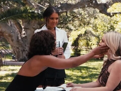 Schwarz, Blondine, Braunhaarige, Lesbisch, Flotter dreier