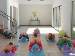 69 negenenzestig, Slaapkamer, Achter de coulissen, Zwart, Groep, Latijnse vrouw, Natuurlijke tieten, Klein