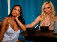 Gros cul, Doigter, Embrassement, Lesbienne, Léchez, Mère que j'aimerais baiser, Chatte, Dénudage