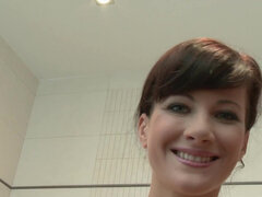 Bruinharig, Vingeren, Hd, Masturbatie, Orgasme, Geschoren, Alleen, Tieten likken