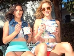 Vingeren, Zoenen, Lesbisch, Kut duiken, Geschoren, Mager, Strippen, Tiener