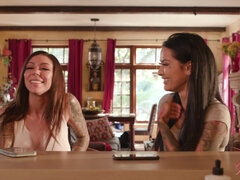 舐める尻, ベッドルーム, デカパイ, 茶髪の, キス, レズビアン, ピアス, ポルノスター