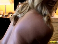 Enthousiasteling, Lieveling, Blond, Sperma in gezicht, Moeder die ik wil neuken, Openbaar, Slet, Lang