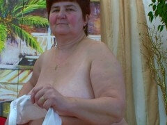 Stunning mature lady with a gorgeous physique gets drenched in hot cum