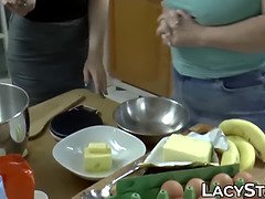 巨乳な, エロ熟女, 食べ物, なめる, 淫乱熟女, 母, オマンコ, 義母