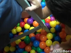 Blasen, Studentenwohnheim, Spiele, Latina, Lecken, Zierlich, Muschi, Dürr