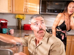 浴室, デカ尻, デカパイ, ブロンド, フェラチオ, 手コキする, 淫乱熟女, オッパイの