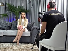 Hinter den kulissen, Grosse titten, Blondine, Blasen, Dildo, Spassig, Hardcore, Titten