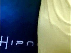 Safada de amarelo