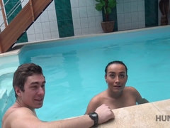 フェラチオ, カップル, 浮気する, お金, プール, ハメ撮り, 現実, ティーン