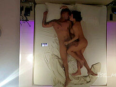 Brunette brune, Branlette thaïlandaise, Hôtel