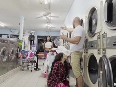 Минет, Брюнетки, В одежде, Смазливые, Забавное, Крошечные, На публике, Сиськи
