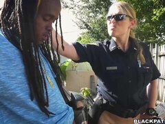Gros cul, Grosse bite, Gros seins, Sucer une bite, En levrette, Interracial, Mère que j'aimerais baiser, De plein air