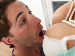 デカ尻, フェラチオ, 手コキする, キッチン, なめる, 淫乱熟女, 剃毛, オッパイの