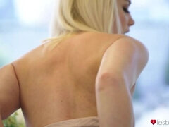 Vingeren, Hakken, Lesbisch, Likken, Kut duiken, Rok, Kousen, String