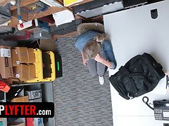 18, 素人, 楽屋, イく瞬間, イマラチオ, 手コキする, 小柄, ストリップ