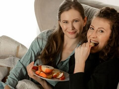 Nana, Brunette brune, Doigter, Embrassement, Léchez, Chatte, Adolescente, Nénés