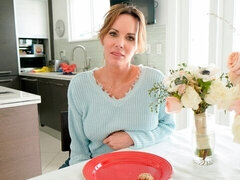 Leie, Grosser arsch, Blasen, Hundestellung, Milf, Penis, Rasiert, Kurzes haar