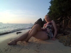 18 ans, Amateur, Mignonne, Gorge profonde, Doigter, Branlette thaïlandaise, Public, Solo