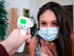 Asiatisch, Blasen, Braunhaarige, Hundestellung, Handjob, Rasiert, Entkleiden, Titten