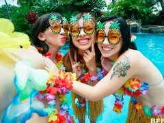 Sucer une bite, Brunette brune, Queue, Groupe, Branlette thaïlandaise, Pov, Tatouage, Adolescente