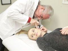 Blonde, Sucer une bite, Médecin, Doigter, Petite amie, Branlette thaïlandaise, Maigrichonne, Nénés