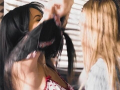 Tetas grandes, Penetracion con dedos, Hd, Besar, Lesbiana, Pezones, Adolescente, Trio