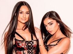 Noire, Sucer une bite, En levrette, Branlette thaïlandaise, Interracial, Suçant, Adolescente, Plan cul à trois