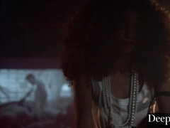 Man die toekijkt, Hondjeshouding, Zwart, Natuurlijke tieten, Openbaar, Tatoeage, Tieten likken, Bekijker