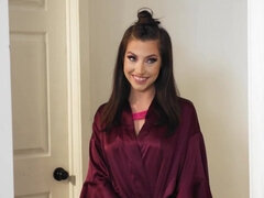 18 ans, Sucer une bite, Brunette brune, Gorge profonde, Lingerie, Mature, Jarretelles, Adolescente