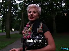 Blond, Auto, Sperma shot, Sperma in gezicht, Handbeurt, Moeder die ik wil neuken, Gezichtspunt, Openbaar