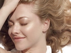 VIDAGE DE COUILLES EN REGLE SUR AMANDA SEYFRIED