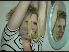 Amateur, Bondage domination sadisme masochisme, Blonde, Bondage, Femelle, Maigrichonne, Attachée, Toilettes