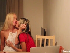 Rubia, Casero, Besar, Cocina, Lesbiana, Madres para coger, Adolescente, Tetas