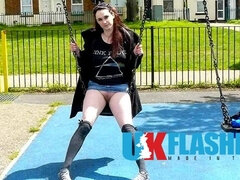 Gros cul, Bus, Femelle, Souple, Masturbation, Public, Rasée, Solo