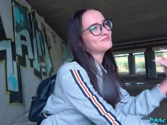 Amateur, Cul, Couple, Tchèque, En levrette, Branlette thaïlandaise, Pov, Public